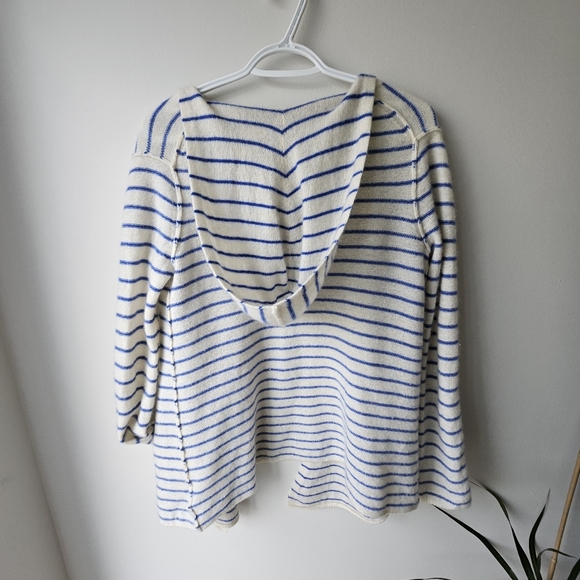 360 Cashmere Cardigan White with Blue Stripes - Picture 6 of 7